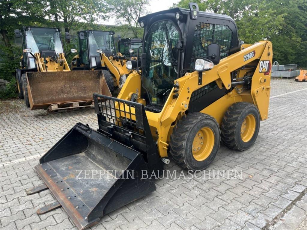 CAT 226D لوادر انزلاقية التوجيه
