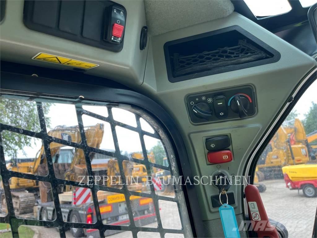 CAT 226D لوادر انزلاقية التوجيه