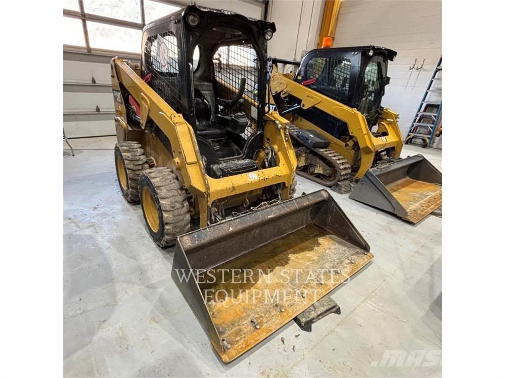 CAT 226D لوادر انزلاقية التوجيه