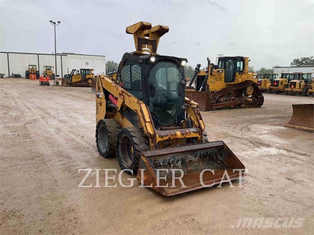 CAT 226D لوادر انزلاقية التوجيه