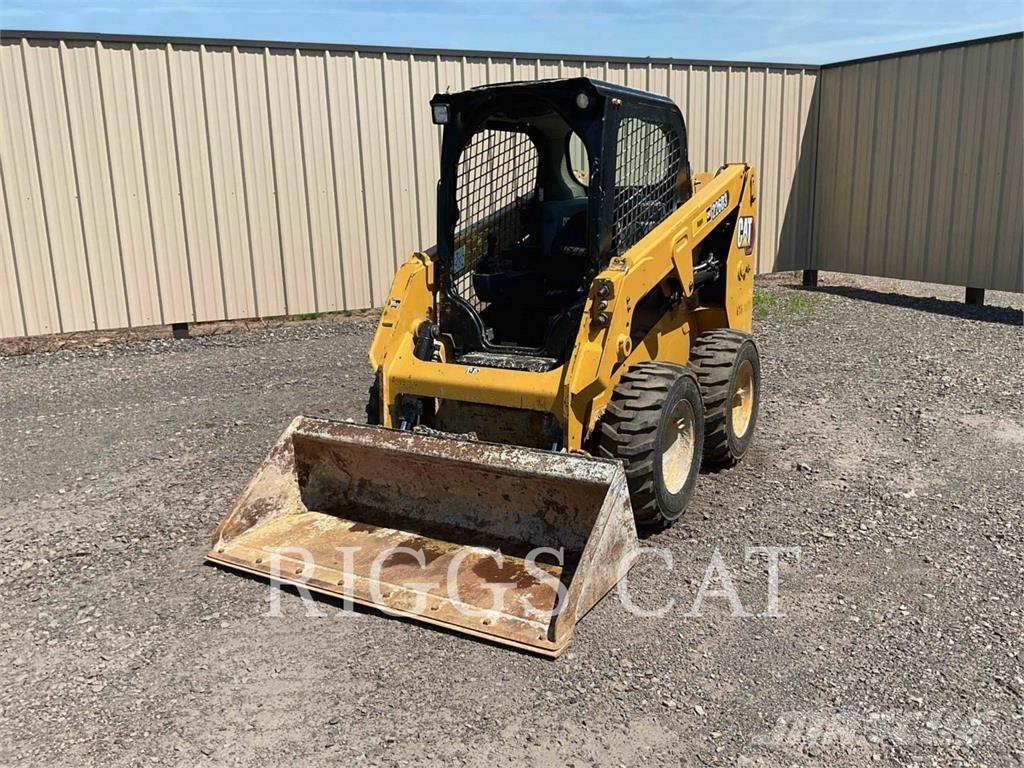 CAT 226D لوادر انزلاقية التوجيه