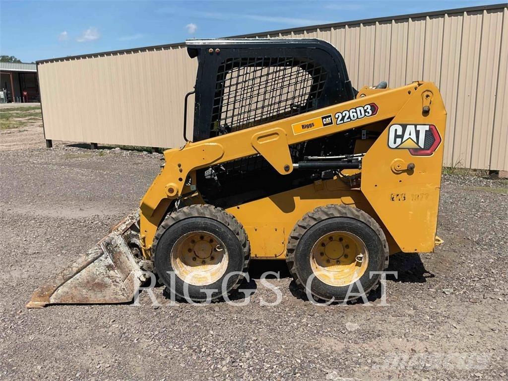 CAT 226D لوادر انزلاقية التوجيه