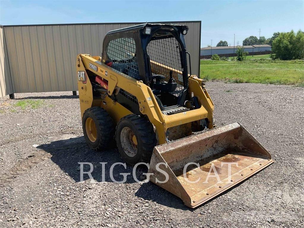CAT 226D لوادر انزلاقية التوجيه