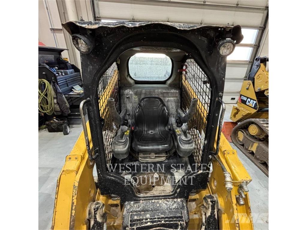 CAT 226D لوادر انزلاقية التوجيه