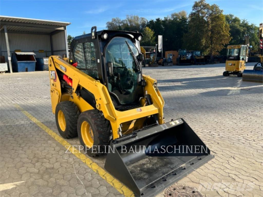 CAT 226D لوادر انزلاقية التوجيه