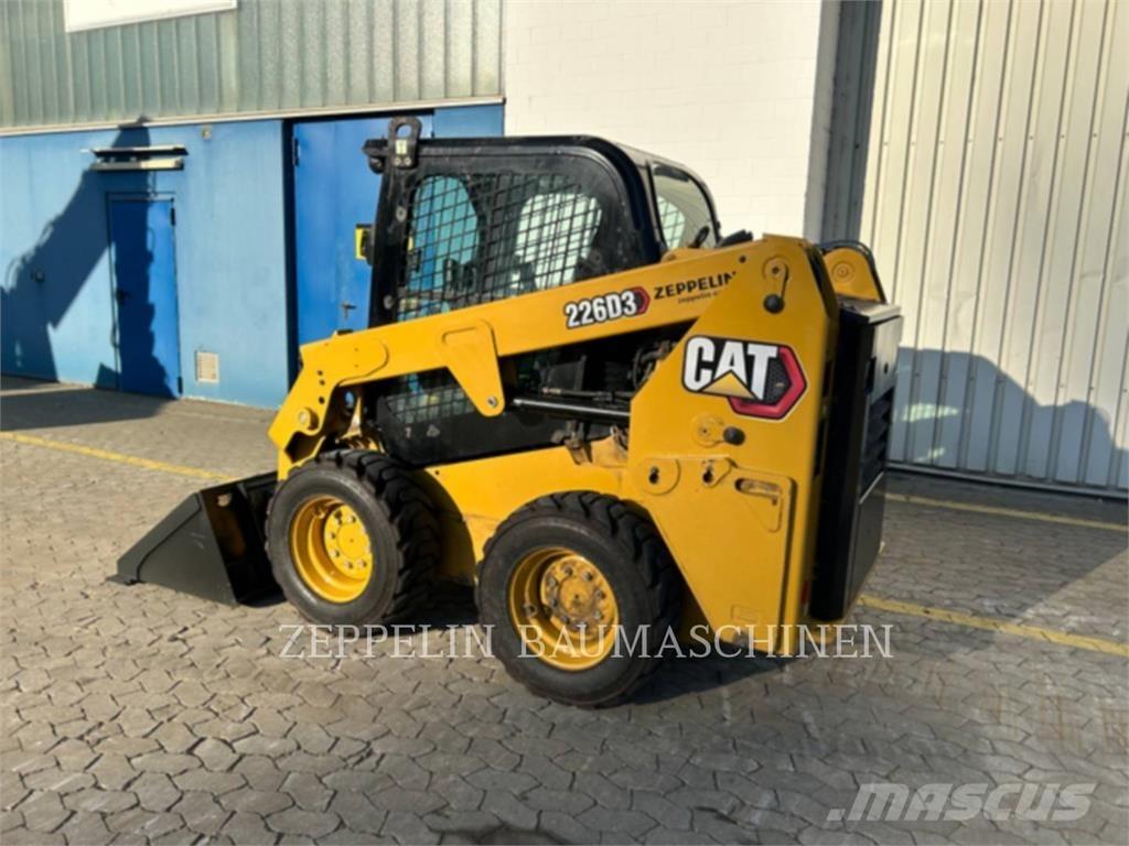 CAT 226D لوادر انزلاقية التوجيه