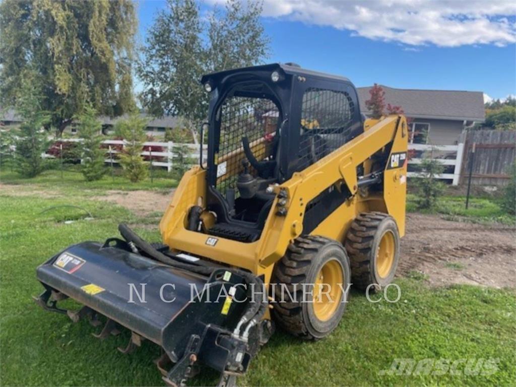 CAT 226D لوادر انزلاقية التوجيه