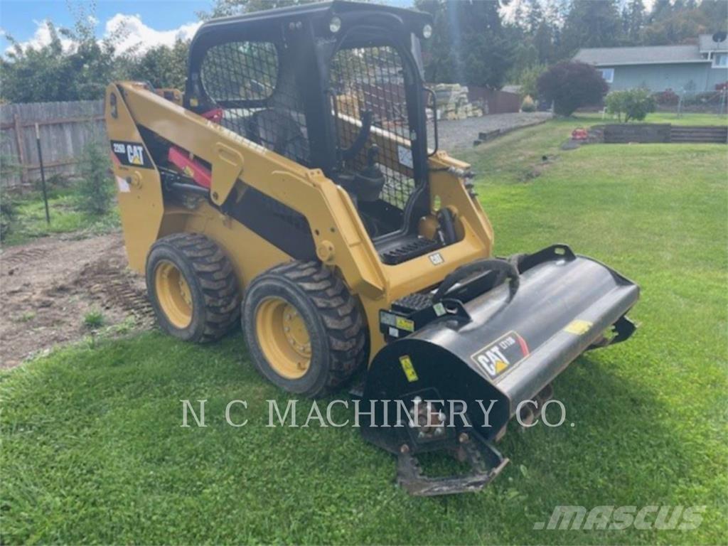 CAT 226D لوادر انزلاقية التوجيه