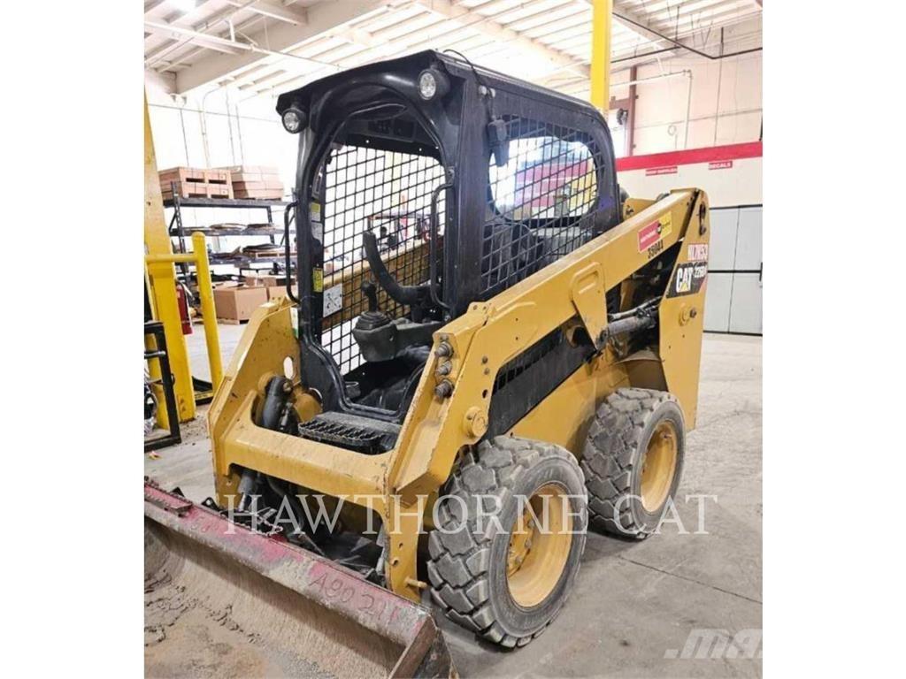 CAT 226D لوادر انزلاقية التوجيه