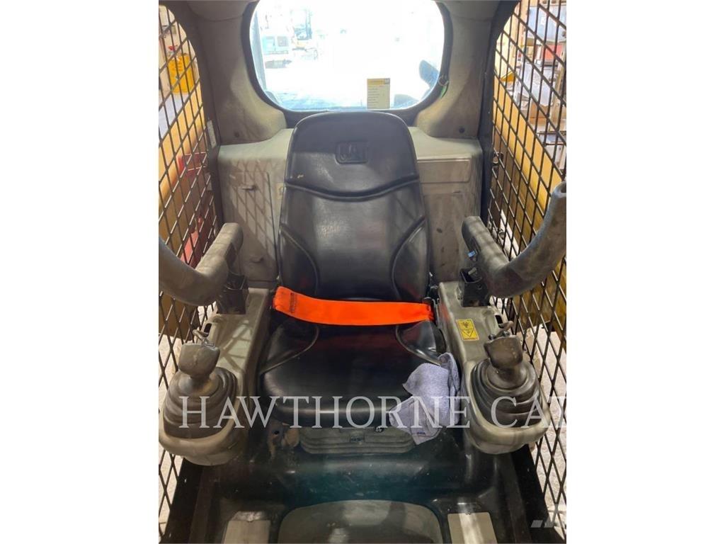 CAT 226D لوادر انزلاقية التوجيه