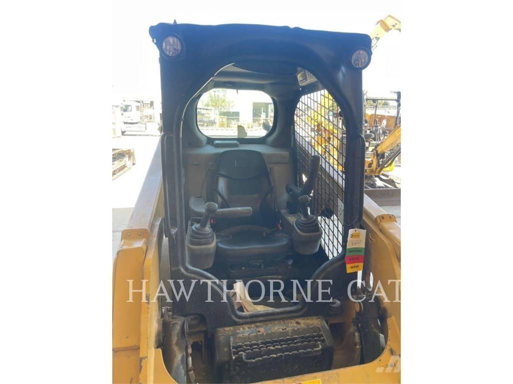 CAT 226D لوادر انزلاقية التوجيه