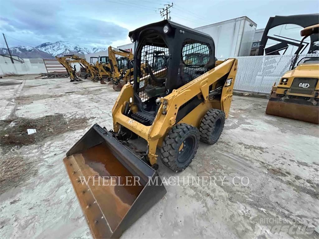 CAT 226D C1-H2 لوادر انزلاقية التوجيه