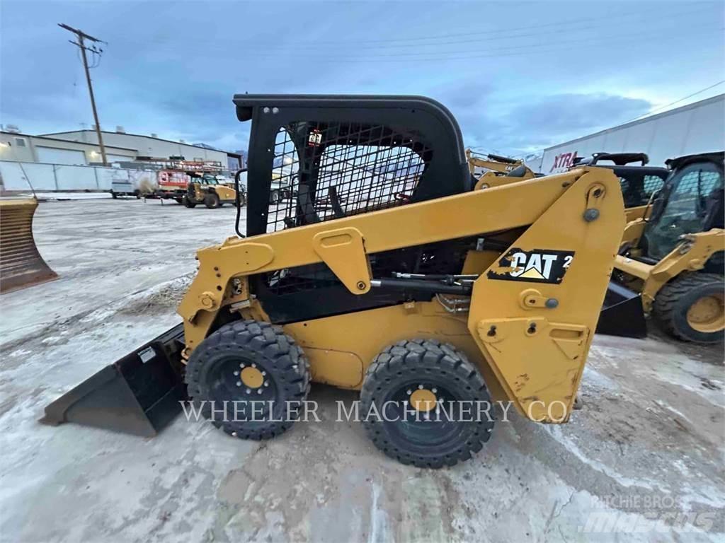 CAT 226D C1-H2 لوادر انزلاقية التوجيه
