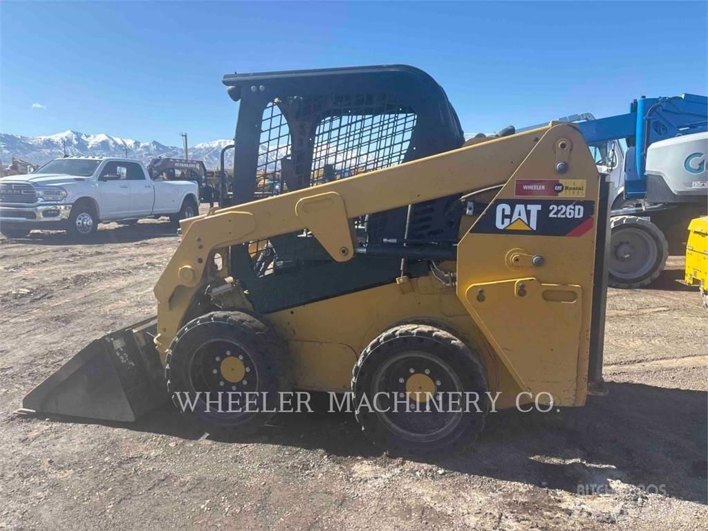 CAT 226D C1-H2 لوادر انزلاقية التوجيه