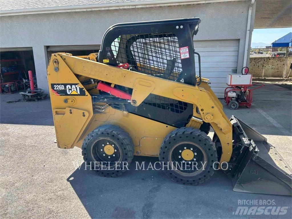 CAT 226D C1-H2 لوادر انزلاقية التوجيه