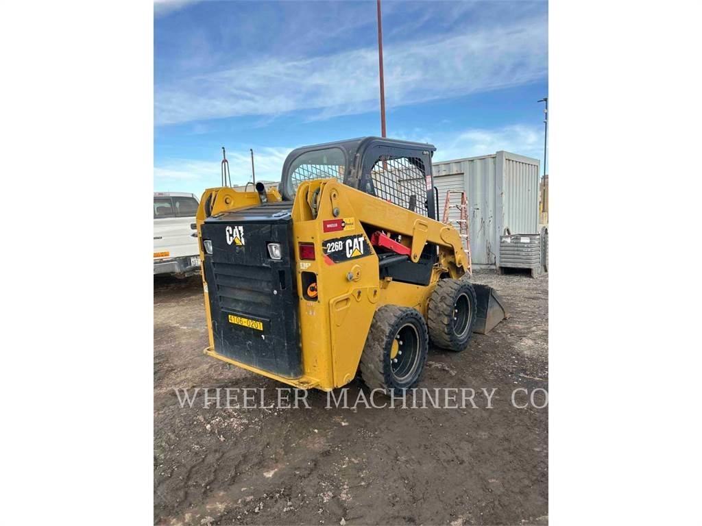 CAT 226D C1-H2 لوادر انزلاقية التوجيه