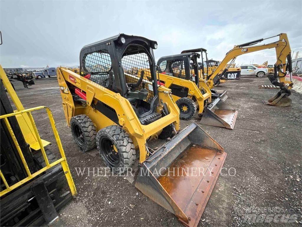 CAT 226D C1-H2 لوادر انزلاقية التوجيه