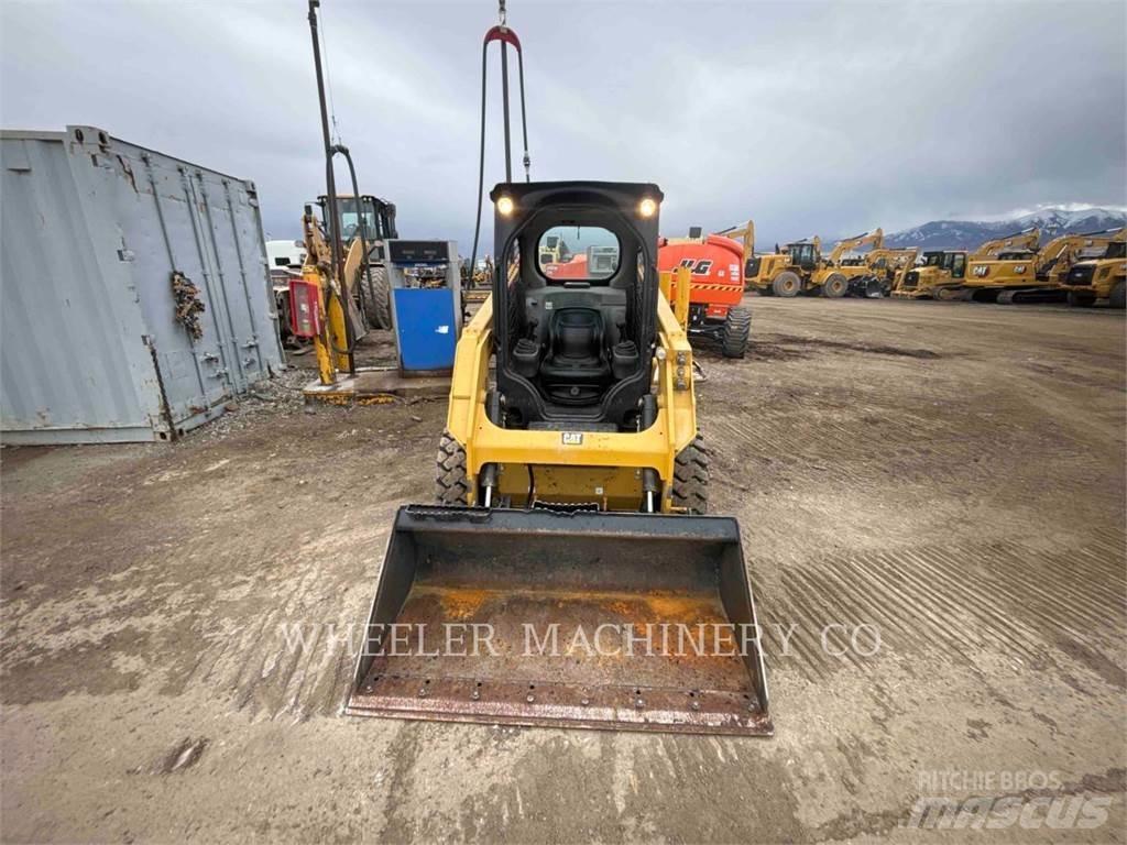 CAT 226D C1-H2 لوادر انزلاقية التوجيه