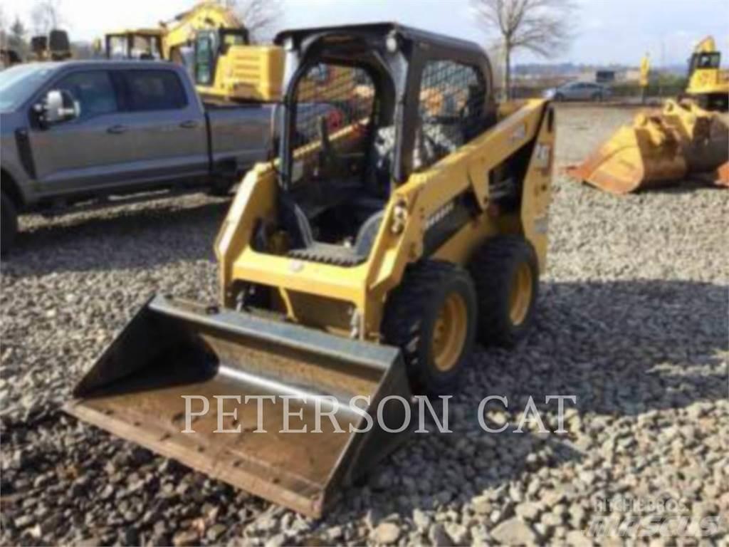 CAT 226D3 لوادر انزلاقية التوجيه