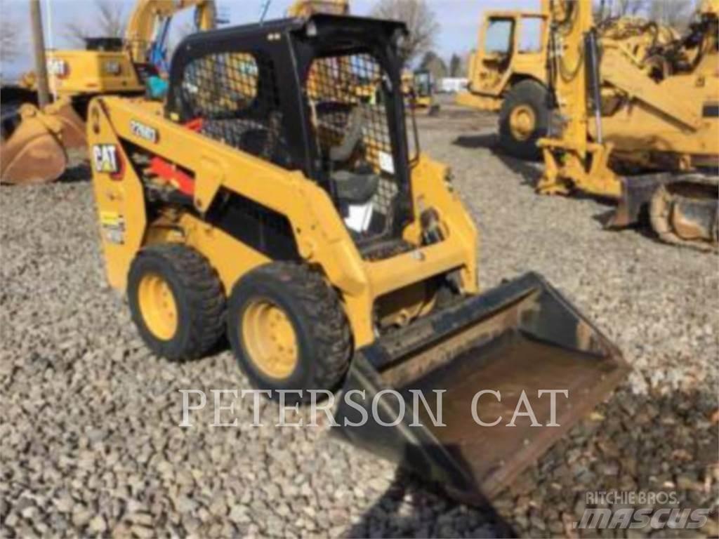 CAT 226D3 لوادر انزلاقية التوجيه