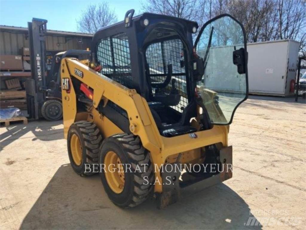 CAT 226D3 لوادر انزلاقية التوجيه