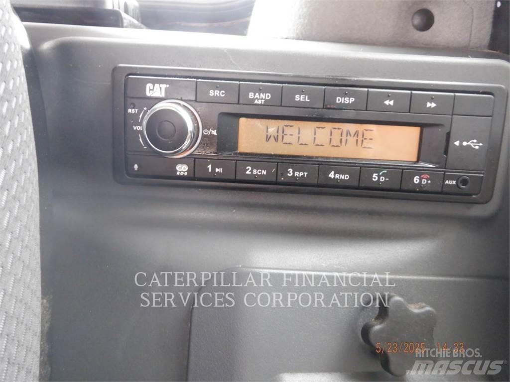 CAT 226D3 لوادر انزلاقية التوجيه