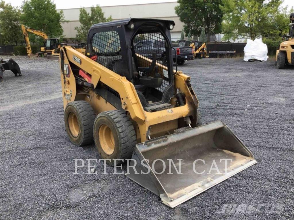 CAT 226D3 لوادر انزلاقية التوجيه