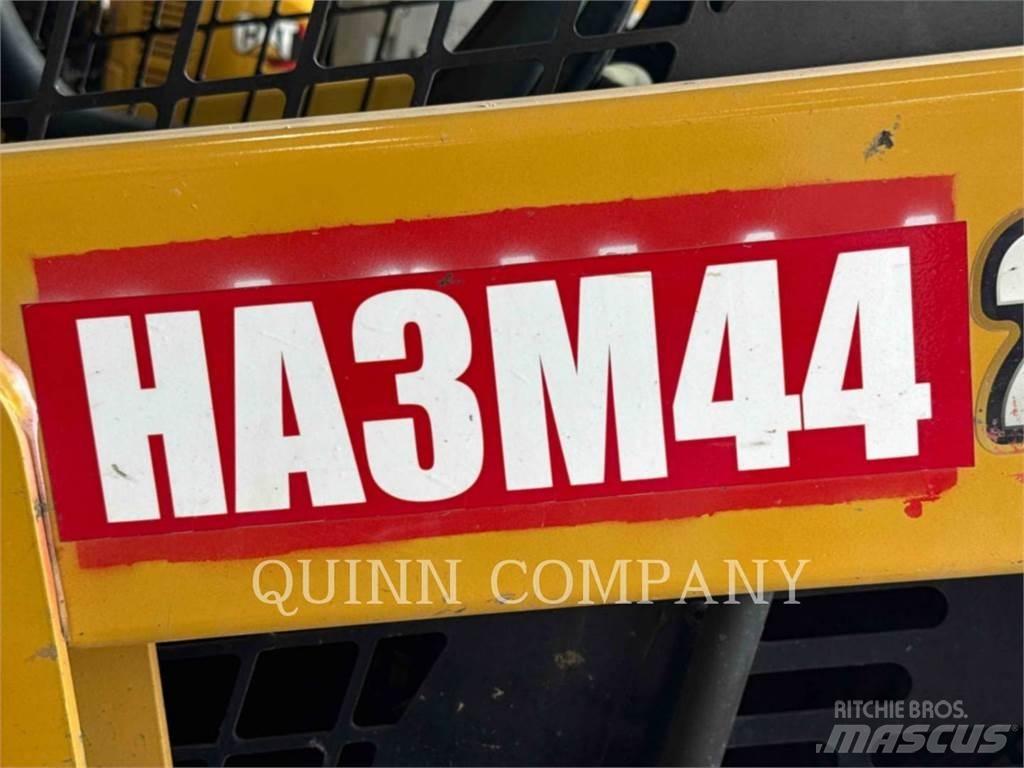 CAT 226D3 لوادر انزلاقية التوجيه