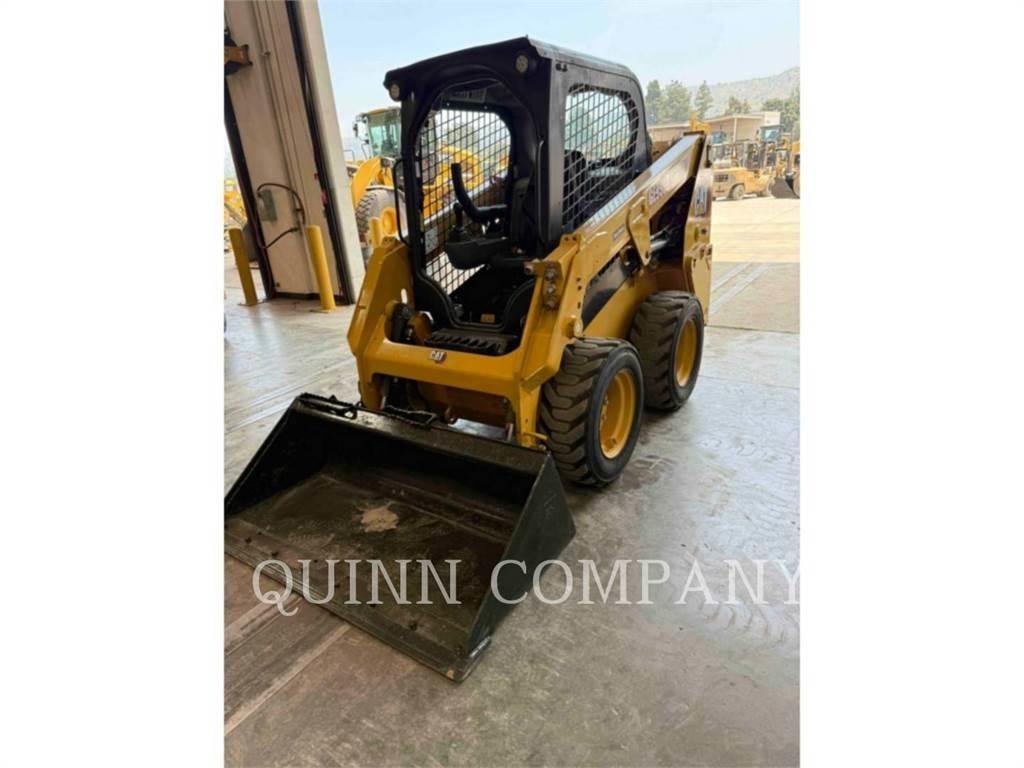 CAT 226D3 لوادر انزلاقية التوجيه