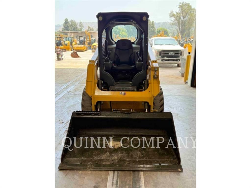CAT 226D3 لوادر انزلاقية التوجيه