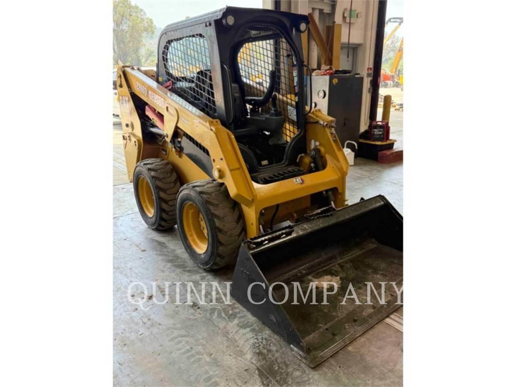 CAT 226D3 لوادر انزلاقية التوجيه