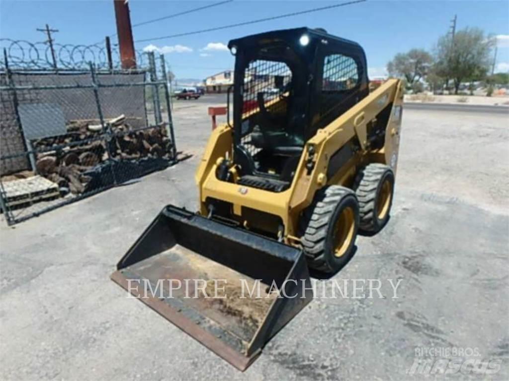 CAT 226D3 لوادر انزلاقية التوجيه