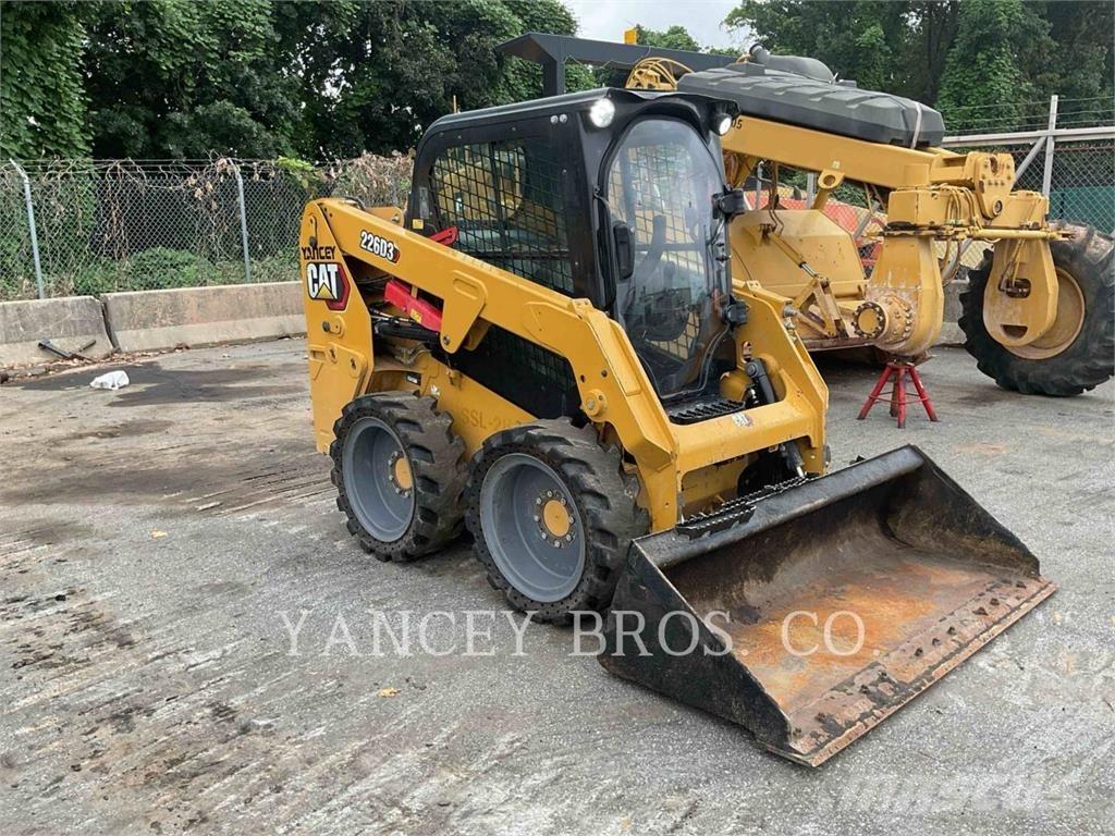 CAT 226D3 لوادر انزلاقية التوجيه