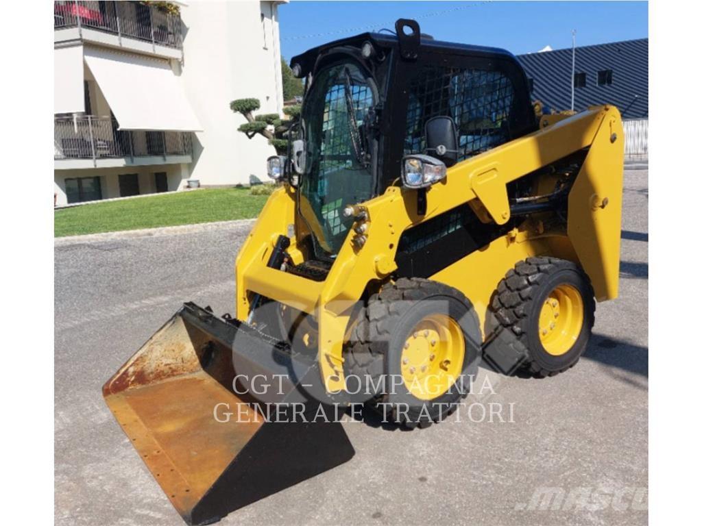 CAT 226D3 لوادر انزلاقية التوجيه
