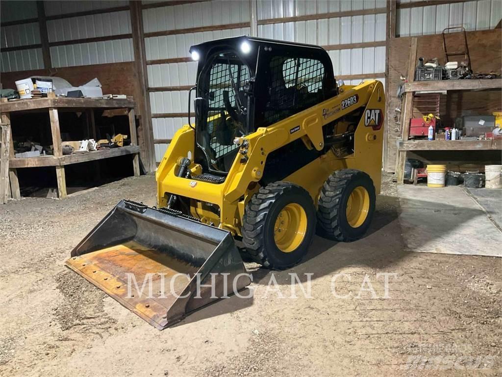 CAT 226D3 A2Q لوادر انزلاقية التوجيه