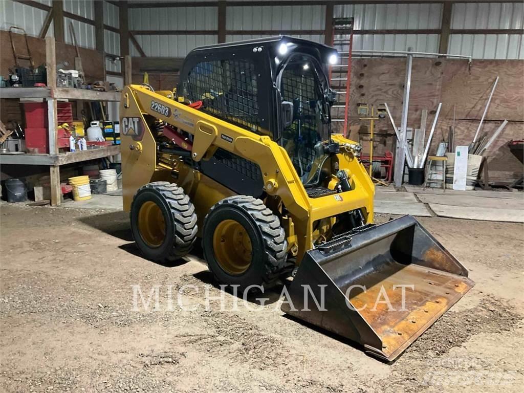 CAT 226D3 A2Q لوادر انزلاقية التوجيه
