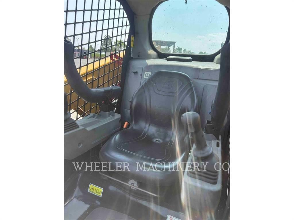 CAT 226D3 C1H2 لوادر انزلاقية التوجيه