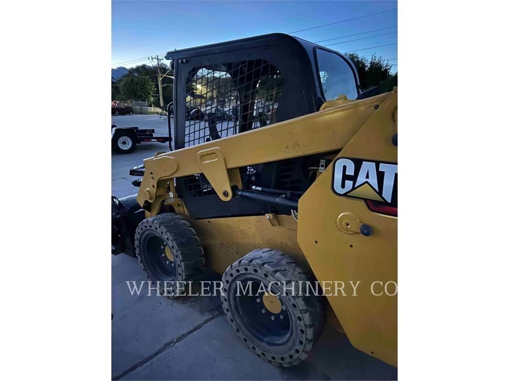 CAT 226D3 C1H2 لوادر انزلاقية التوجيه