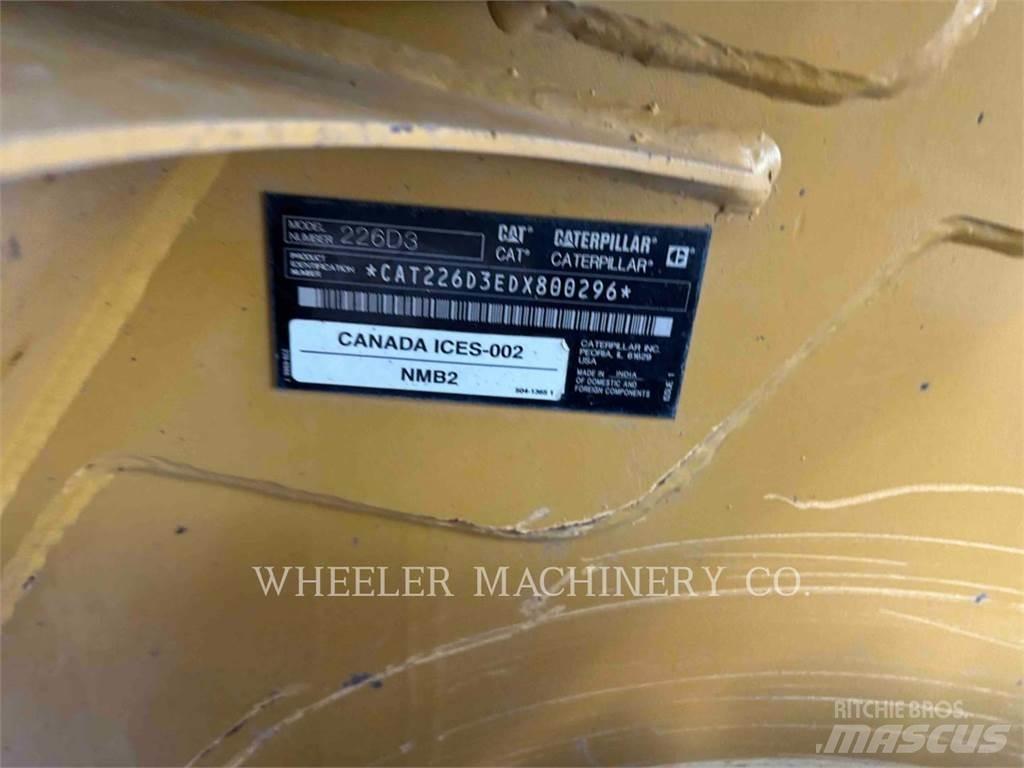 CAT 226D3 C1H2 لوادر انزلاقية التوجيه