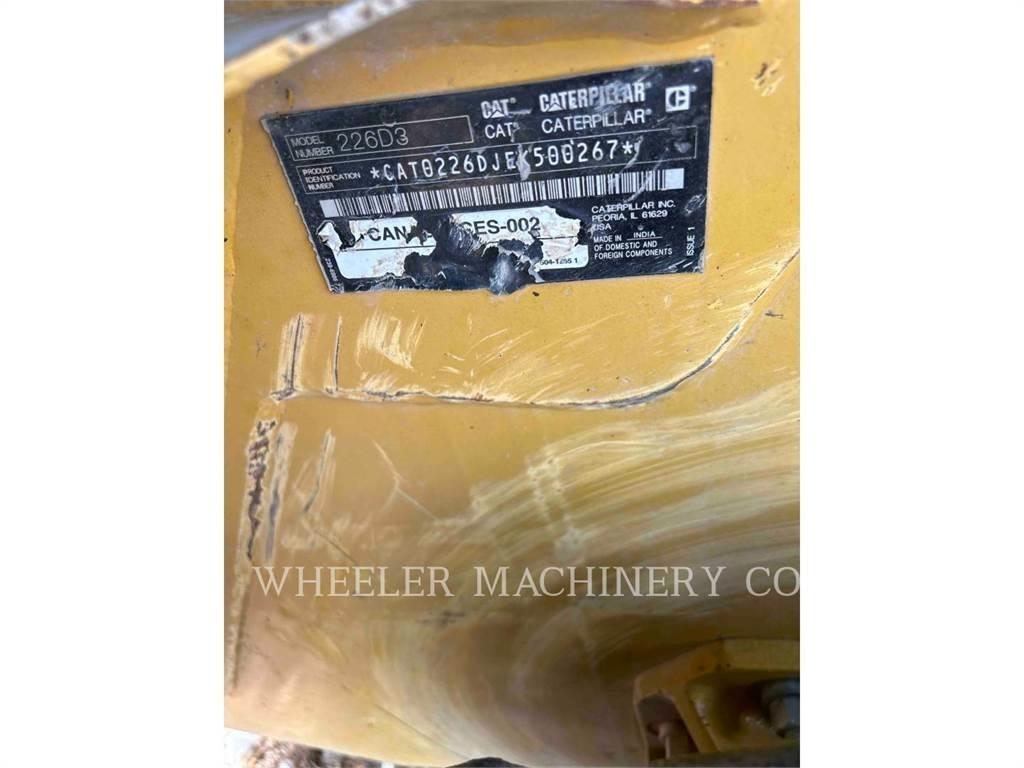 CAT 226D3 C1H2 لوادر انزلاقية التوجيه