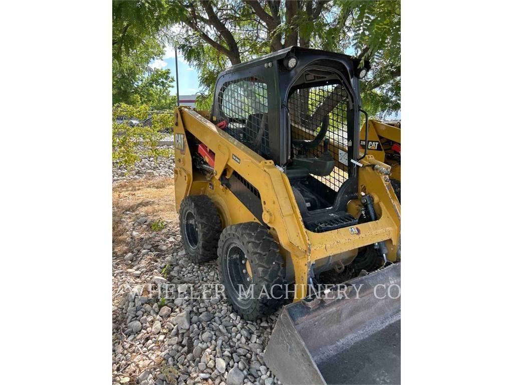CAT 226D3 C1H2 لوادر انزلاقية التوجيه