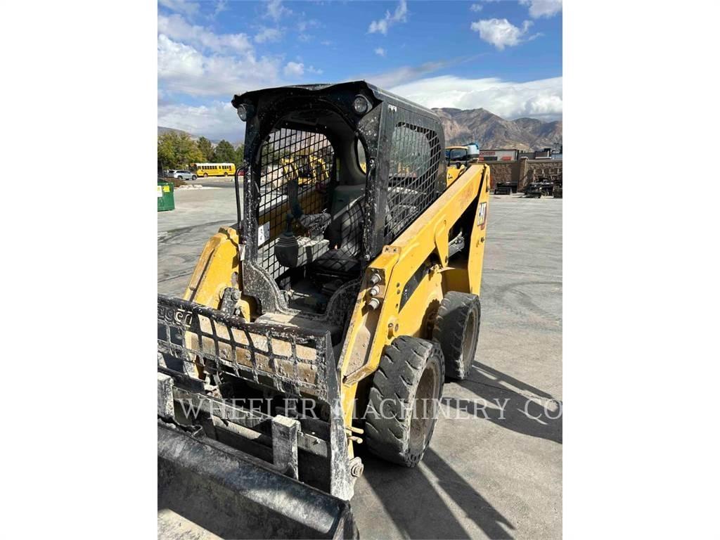 CAT 226D3 C1H2 لوادر انزلاقية التوجيه