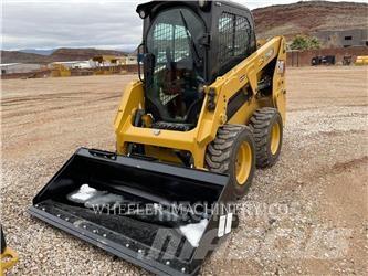 CAT 226D3 C3H2 لوادر انزلاقية التوجيه