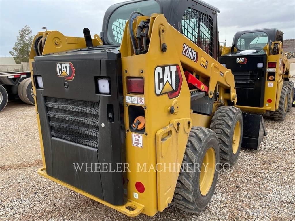 CAT 226D3 C3H2 لوادر انزلاقية التوجيه