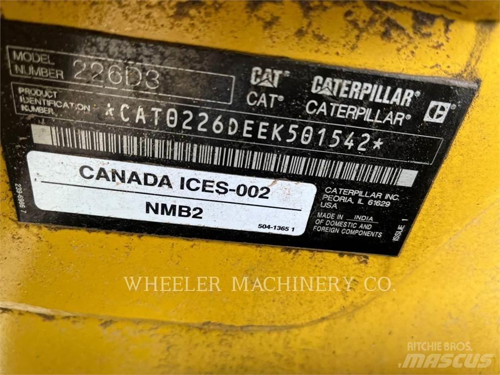 CAT 226D3 C3H2 لوادر انزلاقية التوجيه