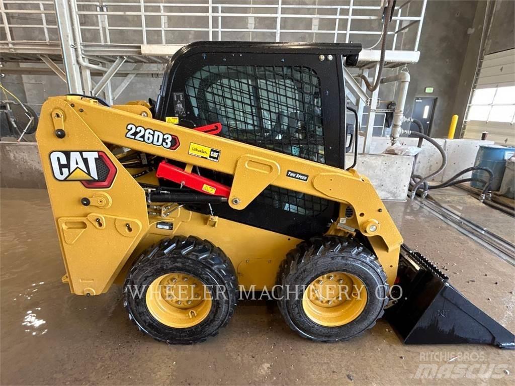 CAT 226D3 C3H2 لوادر انزلاقية التوجيه