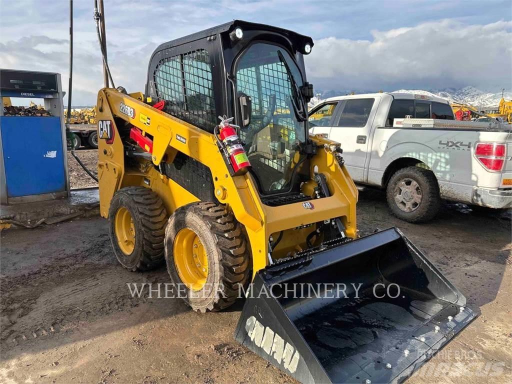 CAT 226D3 C3H2 لوادر انزلاقية التوجيه