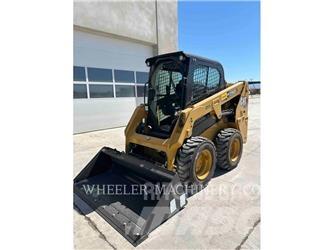 CAT 226D3 C3H2 لوادر انزلاقية التوجيه