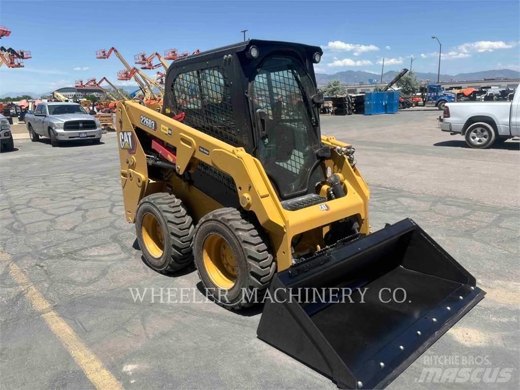 CAT 226D3 C3H2 لوادر انزلاقية التوجيه