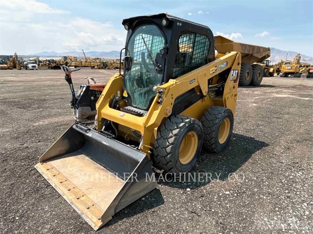 CAT 226D3 C3H2 لوادر انزلاقية التوجيه